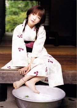2999661ceeb731b0d4380d8fa671322f--pop-singers-japanese-kimono.jpg